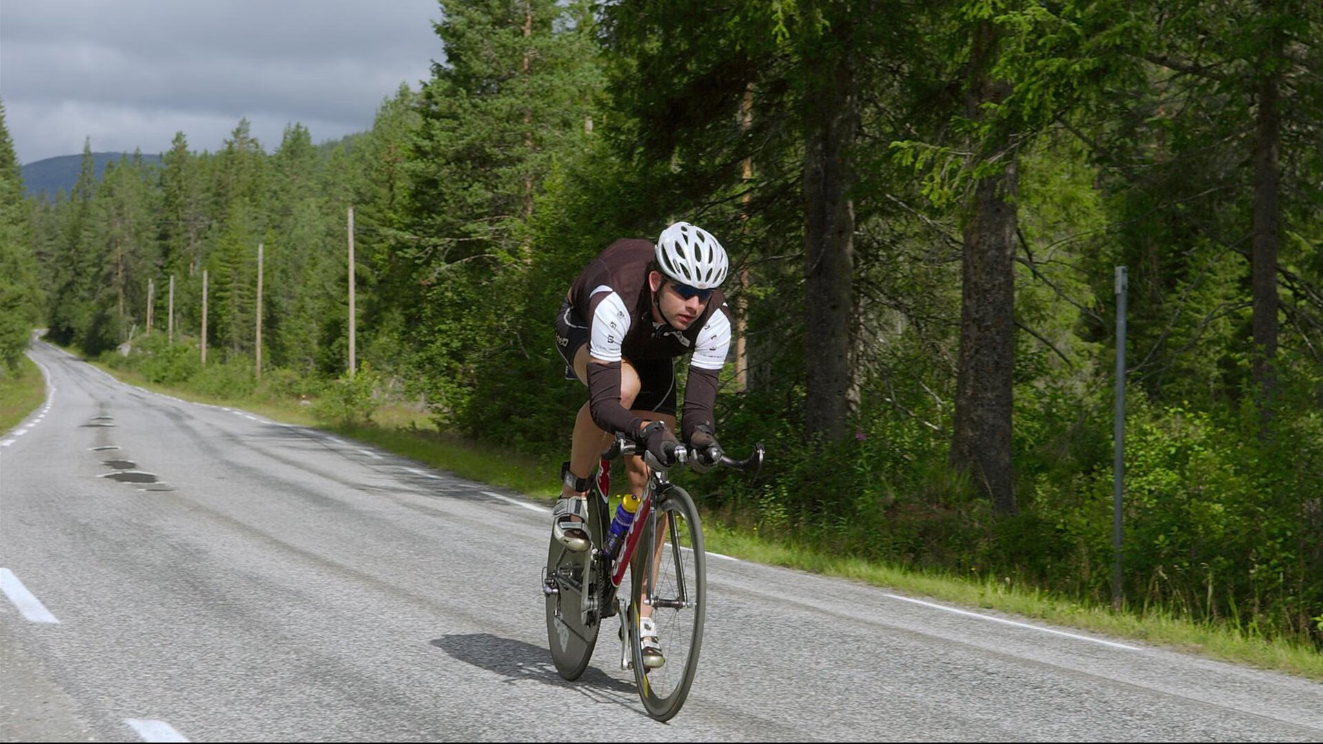 女子防身术展示赛 实战模拟场景赢得观众鼓掌